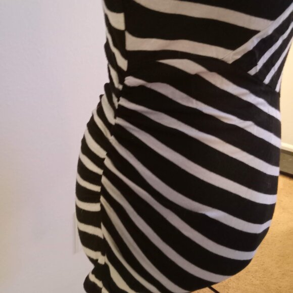 Black and white striped shirt - Picture 9 of 9